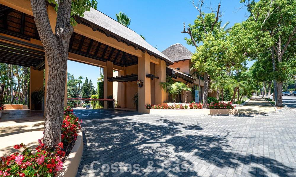 Exclusivo apartamento en planta baja con jardín privado en la Milla de Oro de Marbella 806196