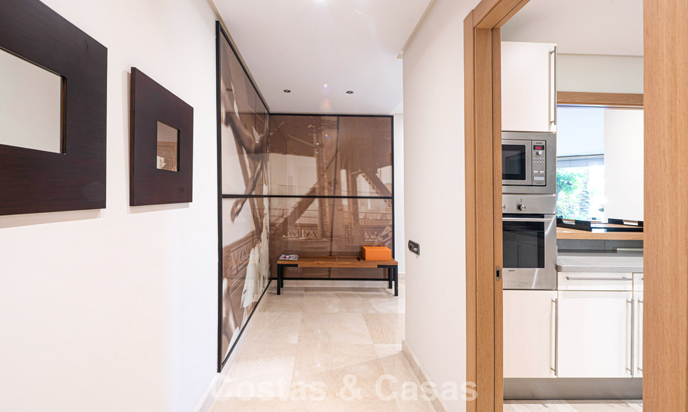 Exclusivo apartamento en planta baja con jardín privado en la Milla de Oro de Marbella 806197