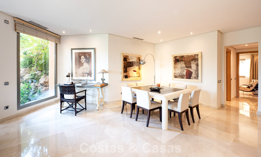 Exclusivo apartamento en planta baja con jardín privado en la Milla de Oro de Marbella 806204