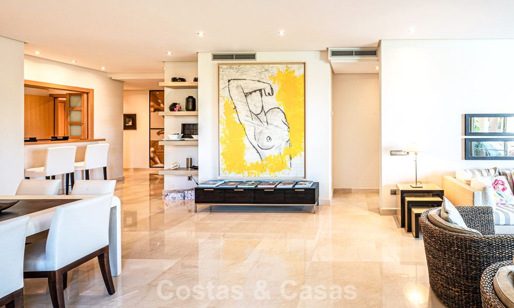 Exclusivo apartamento en planta baja con jardín privado en la Milla de Oro de Marbella 806206