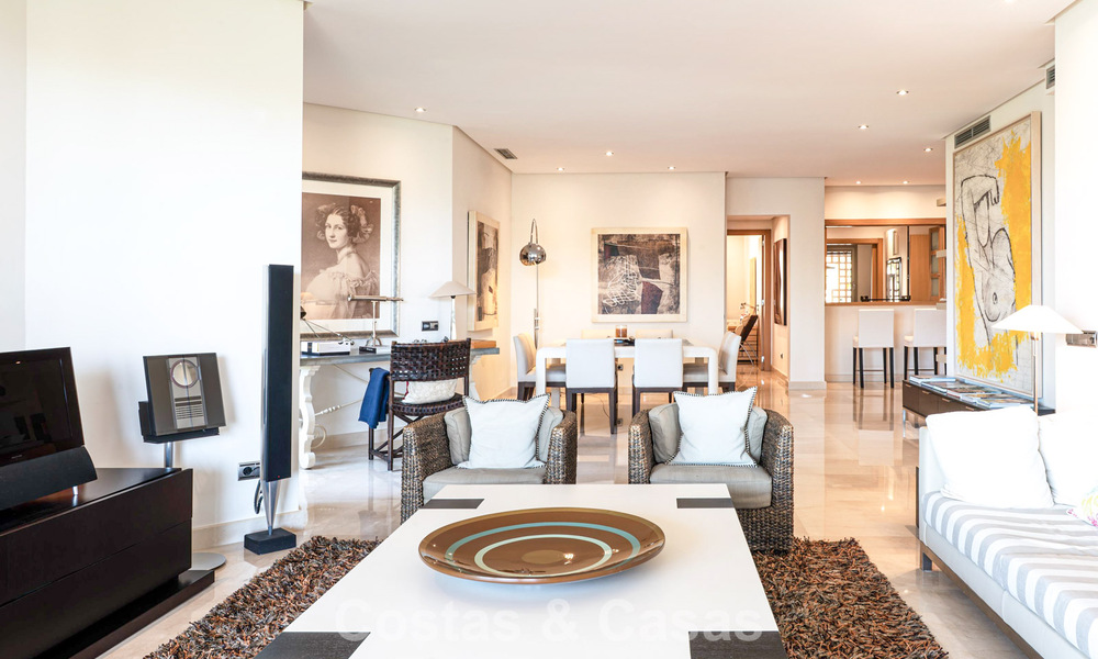 Exclusivo apartamento en planta baja con jardín privado en la Milla de Oro de Marbella 806210