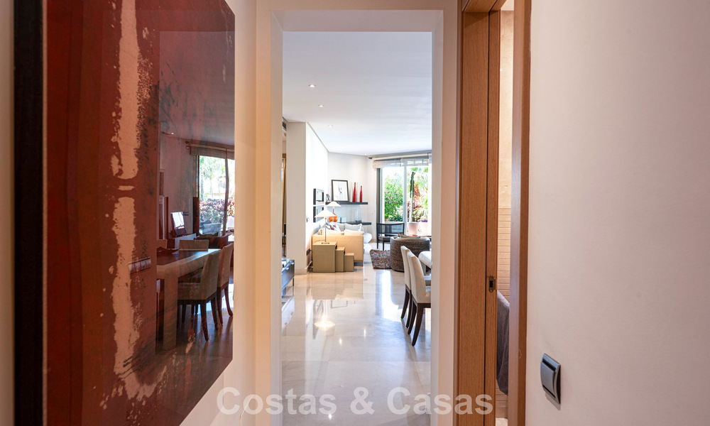 Exclusivo apartamento en planta baja con jardín privado en la Milla de Oro de Marbella 806218