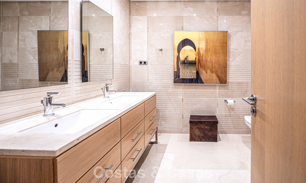 Exclusivo apartamento en planta baja con jardín privado en la Milla de Oro de Marbella 806220