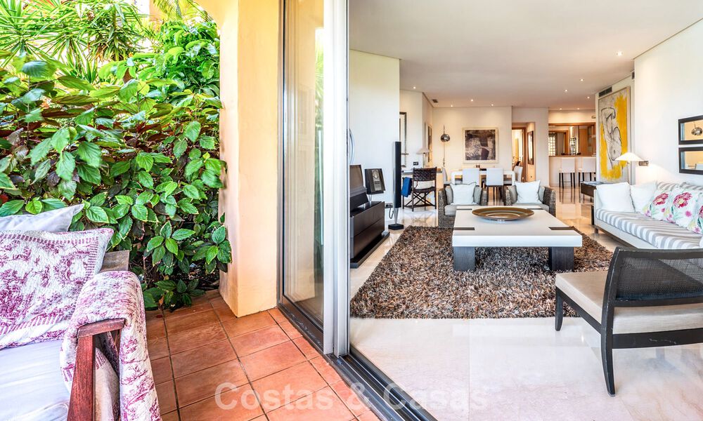 Exclusivo apartamento en planta baja con jardín privado en la Milla de Oro de Marbella 806222