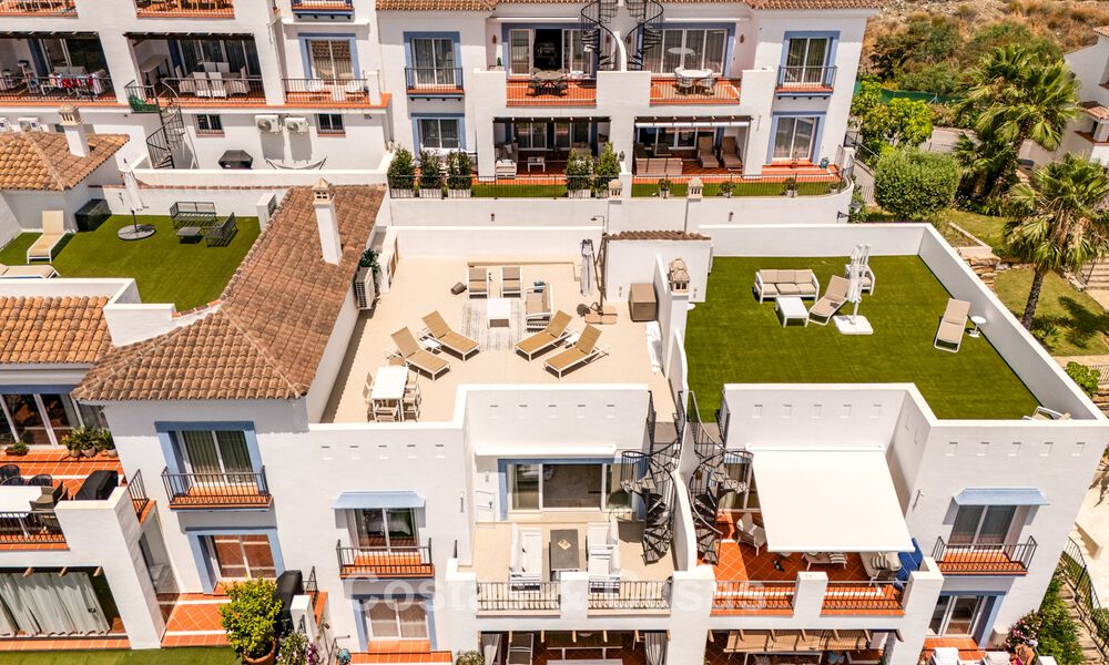 Ático espacioso listo para entrar a vivir en un complejo de estilo andaluz en Marbella - Benahavís 806241