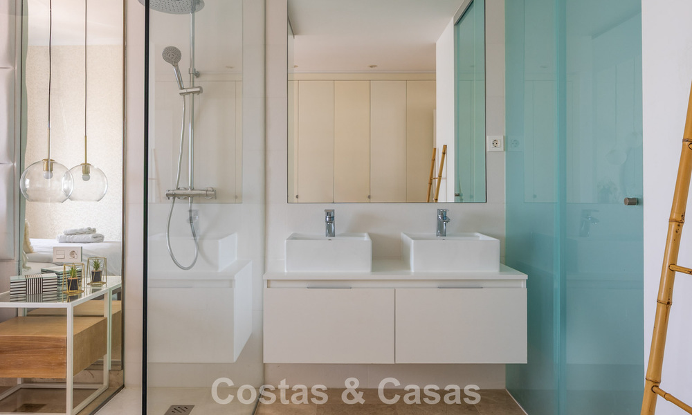 Ático espacioso listo para entrar a vivir en un complejo de estilo andaluz en Marbella - Benahavís 806248