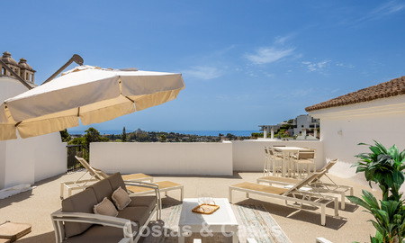 Ático espacioso listo para entrar a vivir en un complejo de estilo andaluz en Marbella - Benahavís 806256