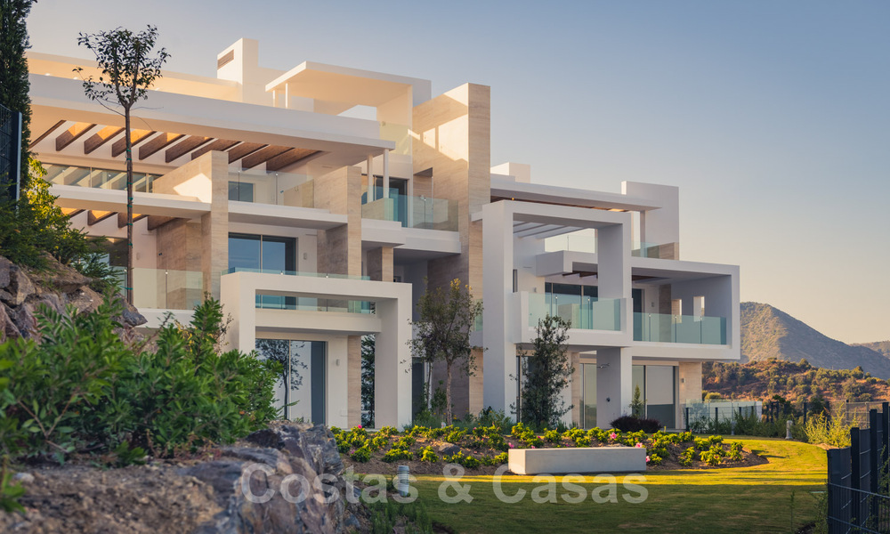 Apartamentos y villas en venta en Palo Alto, un exclusivo resort de lujo a pocos minutos del centro de Marbella 805867