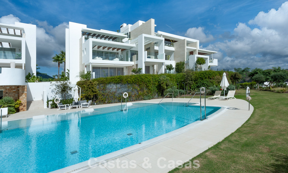 Apartamentos y villas en venta en Palo Alto, un exclusivo resort de lujo a pocos minutos del centro de Marbella 808425