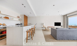 Apartamento de primera categoría con vistas al mar en venta en un complejo boutique cerrado en Marbella - Benahavís 806601 
