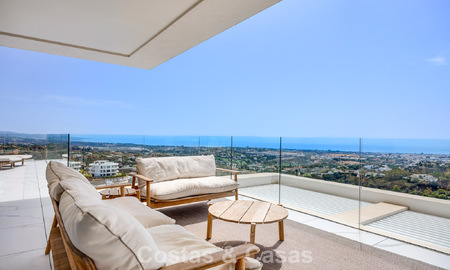 Apartamento de primera categoría con vistas al mar en venta en un complejo boutique cerrado en Marbella - Benahavís 806605