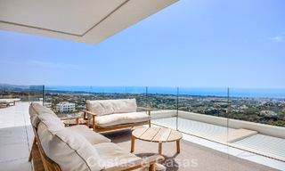 Apartamento de primera categoría con vistas al mar en venta en un complejo boutique cerrado en Marbella - Benahavís 806605 