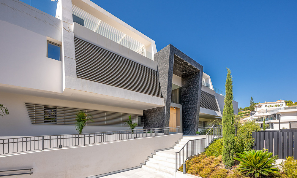 Apartamento de primera categoría con vistas al mar en venta en un complejo boutique cerrado en Marbella - Benahavís 806696