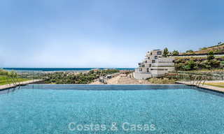 Apartamento de primera categoría con vistas al mar en venta en un complejo boutique cerrado en Marbella - Benahavís 806702 