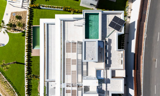 Ático dúplex moderno de lujo a estrenar con piscina privada y vistas al mar en primera línea de golf en Marbella Este 806343 
