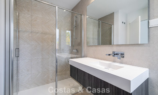 Ático dúplex moderno de lujo a estrenar con piscina privada y vistas al mar en primera línea de golf en Marbella Este 806355 