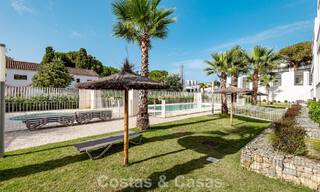 Ático moderno con amplio solárium en venta a pocos pasos de la playa en Elviria, Marbella Este 806389 