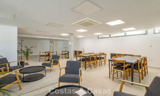 Ático moderno con amplio solárium en venta a pocos pasos de la playa en Elviria, Marbella Este 806390 