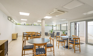 Ático moderno con amplio solárium en venta a pocos pasos de la playa en Elviria, Marbella Este 806392 