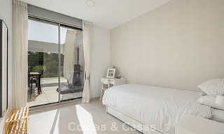 Ático moderno con amplio solárium en venta a pocos pasos de la playa en Elviria, Marbella Este 806396 