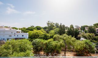 Ático moderno con amplio solárium en venta a pocos pasos de la playa en Elviria, Marbella Este 806411 