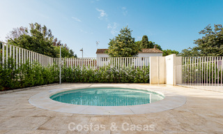 Ático moderno con amplio solárium en venta a pocos pasos de la playa en Elviria, Marbella Este 806419 