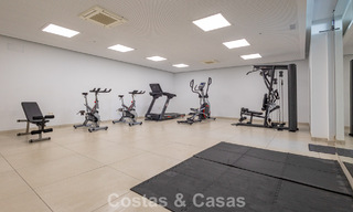 Ático moderno con amplio solárium en venta a pocos pasos de la playa en Elviria, Marbella Este 806420 
