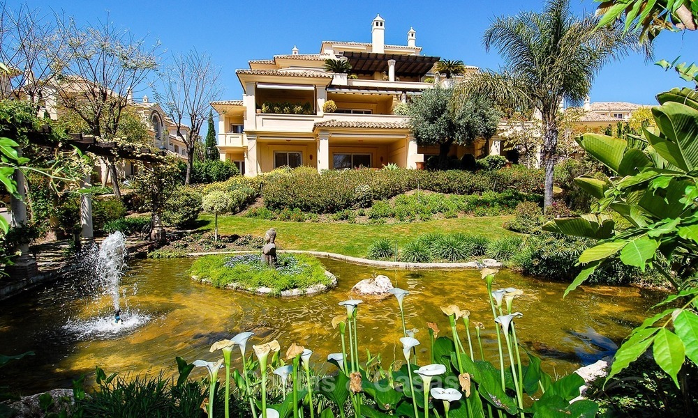 Apartamentos y áticos de lujo a la venta en un exclusivo complejo de golf en primera línea en Nueva-Andalucía, Marbella 2319