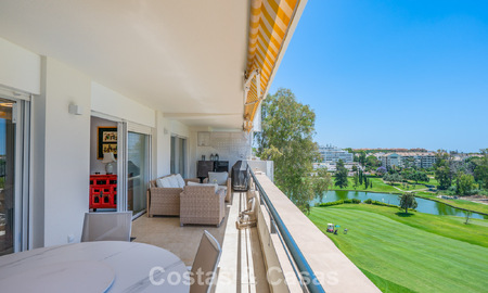 Ático dúplex de lujo en venta en primera línea de golf, cerca de todos los servicios en Guadalmina Alta y San Pedro, Marbella 806431