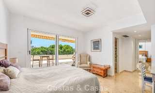 Ático dúplex de lujo en venta en primera línea de golf, cerca de todos los servicios en Guadalmina Alta y San Pedro, Marbella 806437 