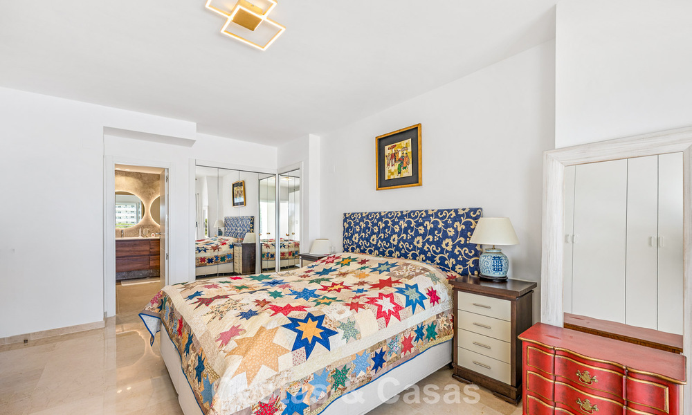 Ático dúplex de lujo en venta en primera línea de golf, cerca de todos los servicios en Guadalmina Alta y San Pedro, Marbella 806441