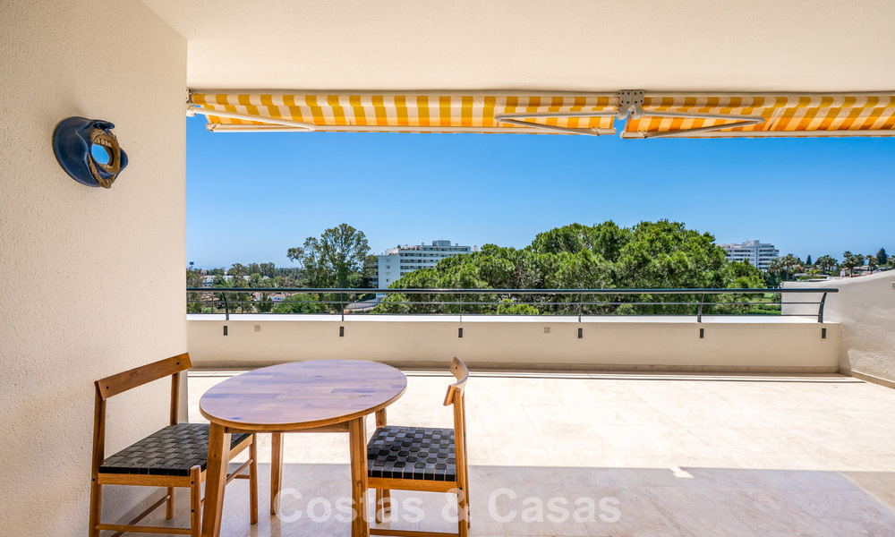 Ático dúplex de lujo en venta en primera línea de golf, cerca de todos los servicios en Guadalmina Alta y San Pedro, Marbella 806444