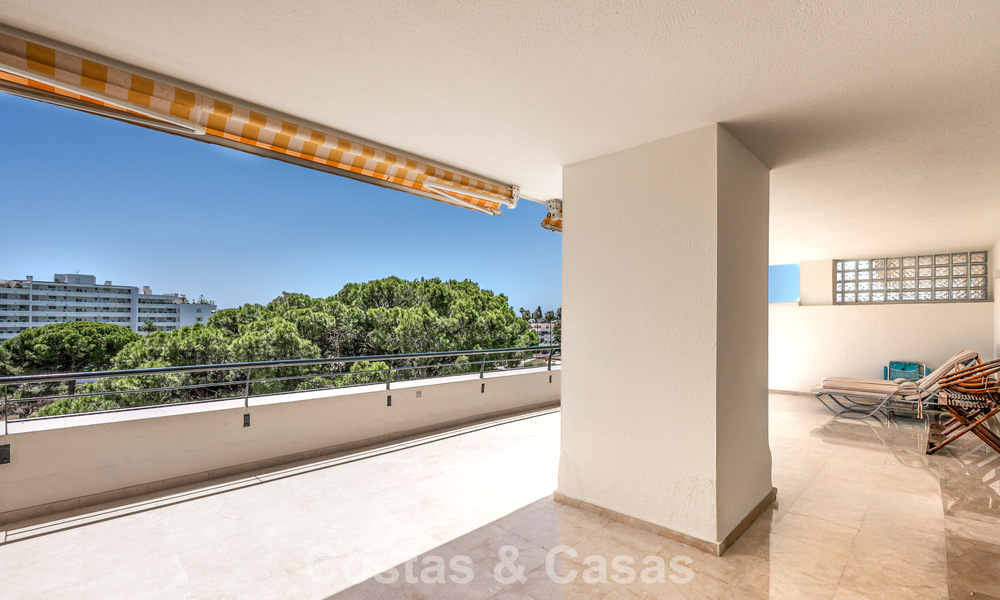 Ático dúplex de lujo en venta en primera línea de golf, cerca de todos los servicios en Guadalmina Alta y San Pedro, Marbella 806445