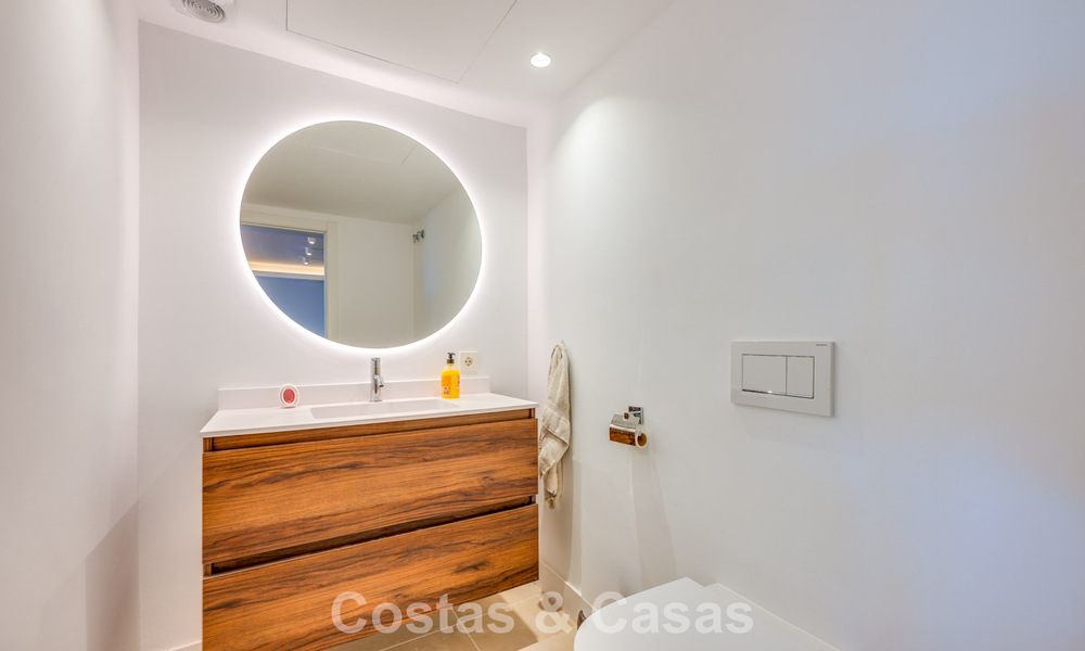Ático dúplex de lujo en venta en primera línea de golf, cerca de todos los servicios en Guadalmina Alta y San Pedro, Marbella 806449