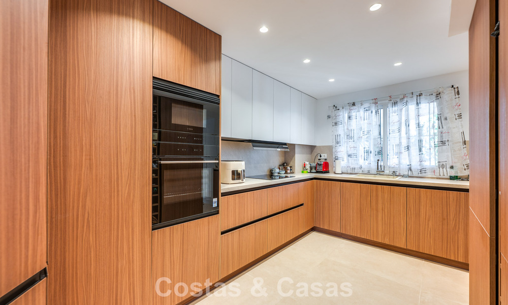 Ático dúplex de lujo en venta en primera línea de golf, cerca de todos los servicios en Guadalmina Alta y San Pedro, Marbella 806453