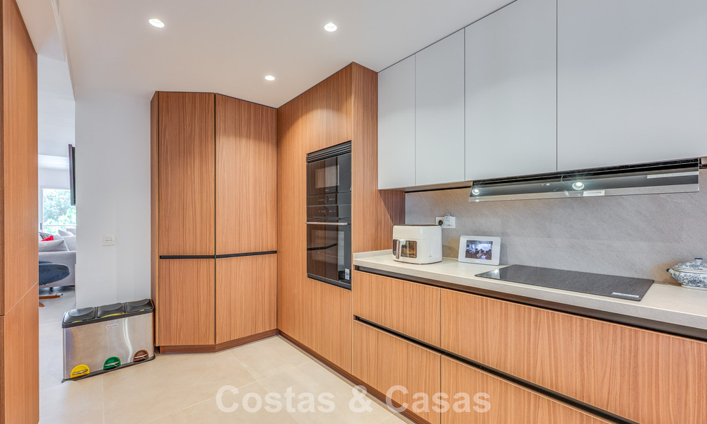 Ático dúplex de lujo en venta en primera línea de golf, cerca de todos los servicios en Guadalmina Alta y San Pedro, Marbella 806454