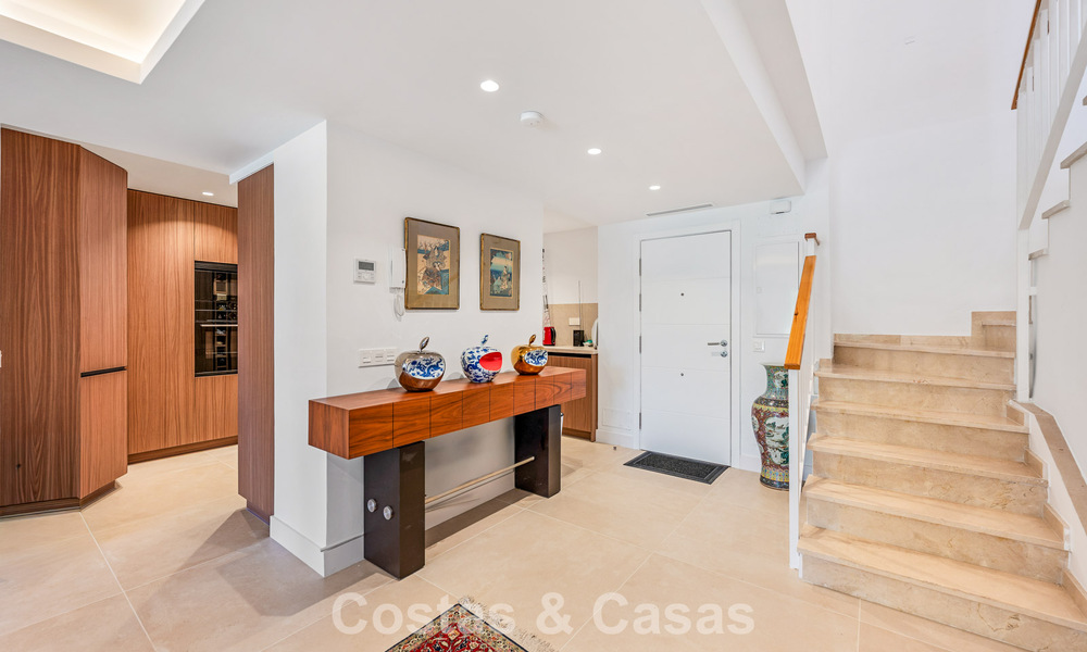 Ático dúplex de lujo en venta en primera línea de golf, cerca de todos los servicios en Guadalmina Alta y San Pedro, Marbella 806455