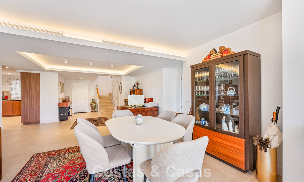Ático dúplex de lujo en venta en primera línea de golf, cerca de todos los servicios en Guadalmina Alta y San Pedro, Marbella 806461