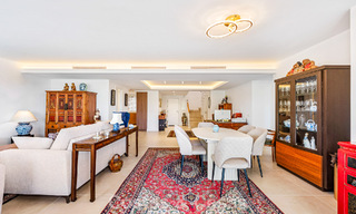 Ático dúplex de lujo en venta en primera línea de golf, cerca de todos los servicios en Guadalmina Alta y San Pedro, Marbella 806462 