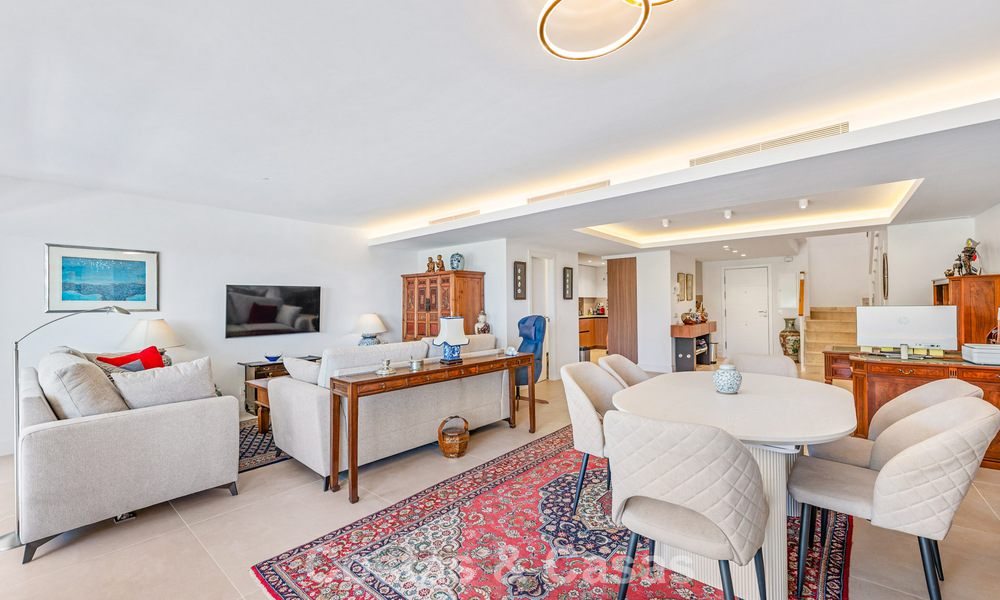Ático dúplex de lujo en venta en primera línea de golf, cerca de todos los servicios en Guadalmina Alta y San Pedro, Marbella 806463