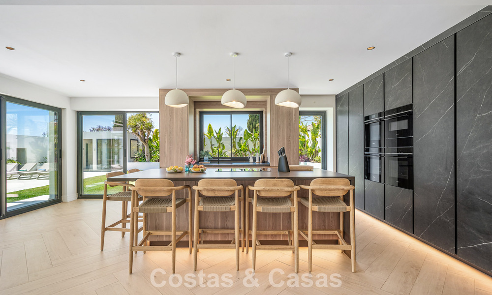 Villa familiar moderna de nueva construcción con piscina en venta en la New Golden Mile, entre Marbella y Estepona 806606