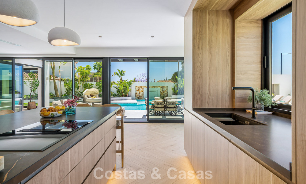 Villa familiar moderna de nueva construcción con piscina en venta en la New Golden Mile, entre Marbella y Estepona 806608