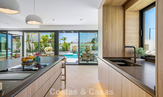 Villa familiar moderna de nueva construcción con piscina en venta en la New Golden Mile, entre Marbella y Estepona 806608 