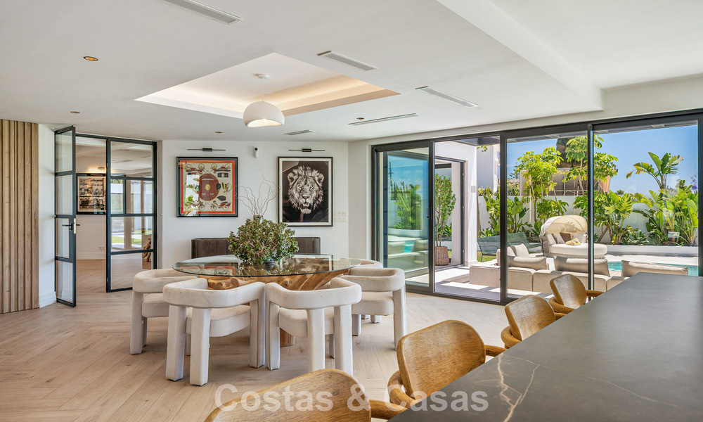 Villa familiar moderna de nueva construcción con piscina en venta en la New Golden Mile, entre Marbella y Estepona 806609