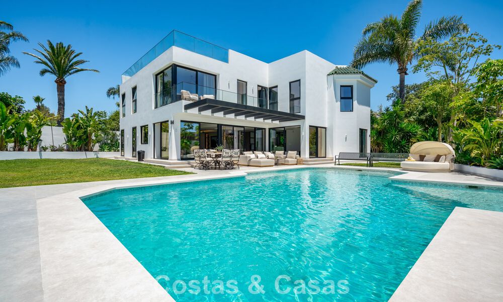 Villa familiar moderna de nueva construcción con piscina en venta en la New Golden Mile, entre Marbella y Estepona 806610