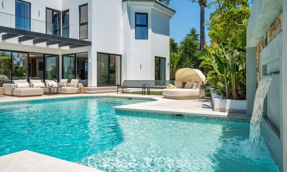 Villa familiar moderna de nueva construcción con piscina en venta en la New Golden Mile, entre Marbella y Estepona 806611