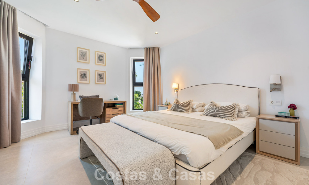 Villa familiar moderna de nueva construcción con piscina en venta en la New Golden Mile, entre Marbella y Estepona 806616