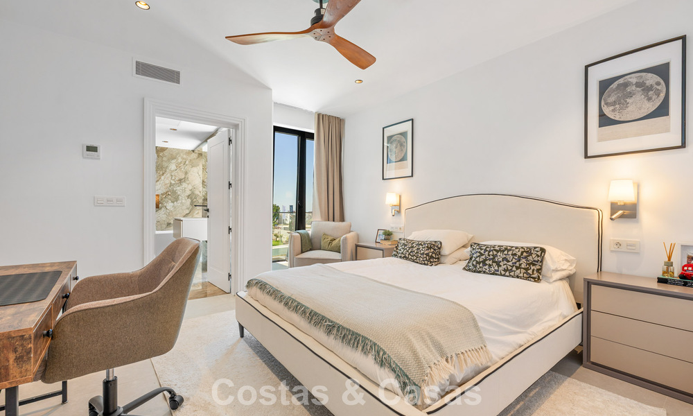 Villa familiar moderna de nueva construcción con piscina en venta en la New Golden Mile, entre Marbella y Estepona 806619