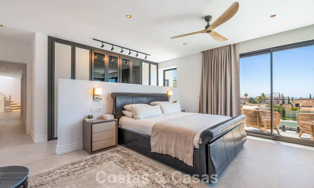 Villa familiar moderna de nueva construcción con piscina en venta en la New Golden Mile, entre Marbella y Estepona 806625