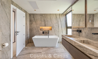 Villa familiar moderna de nueva construcción con piscina en venta en la New Golden Mile, entre Marbella y Estepona 806626 